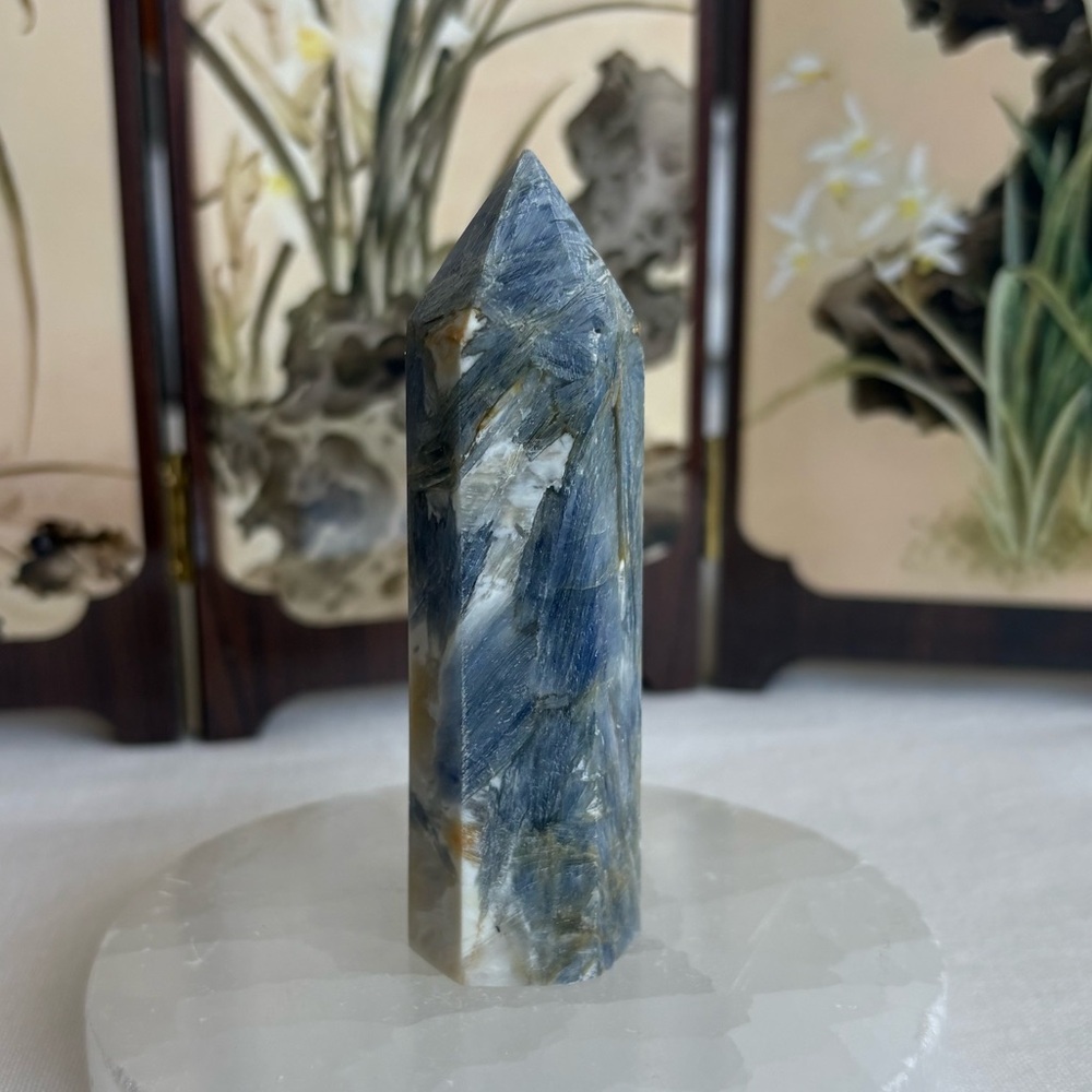 Blue kyanite tower